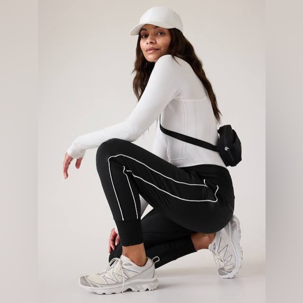 Athleta Venice Jogger in Black with White Track Stripe size Medium